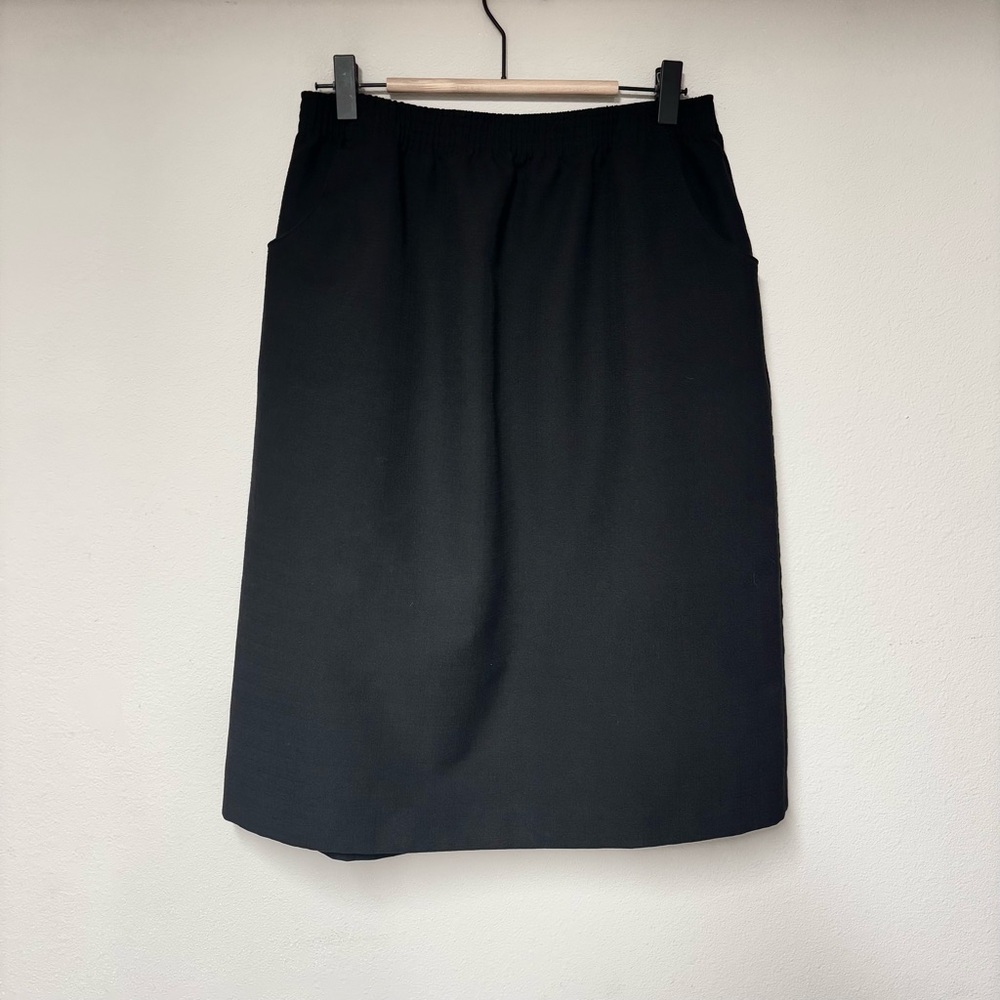 Vintage Black Classic Women's Skirt with Pockets!